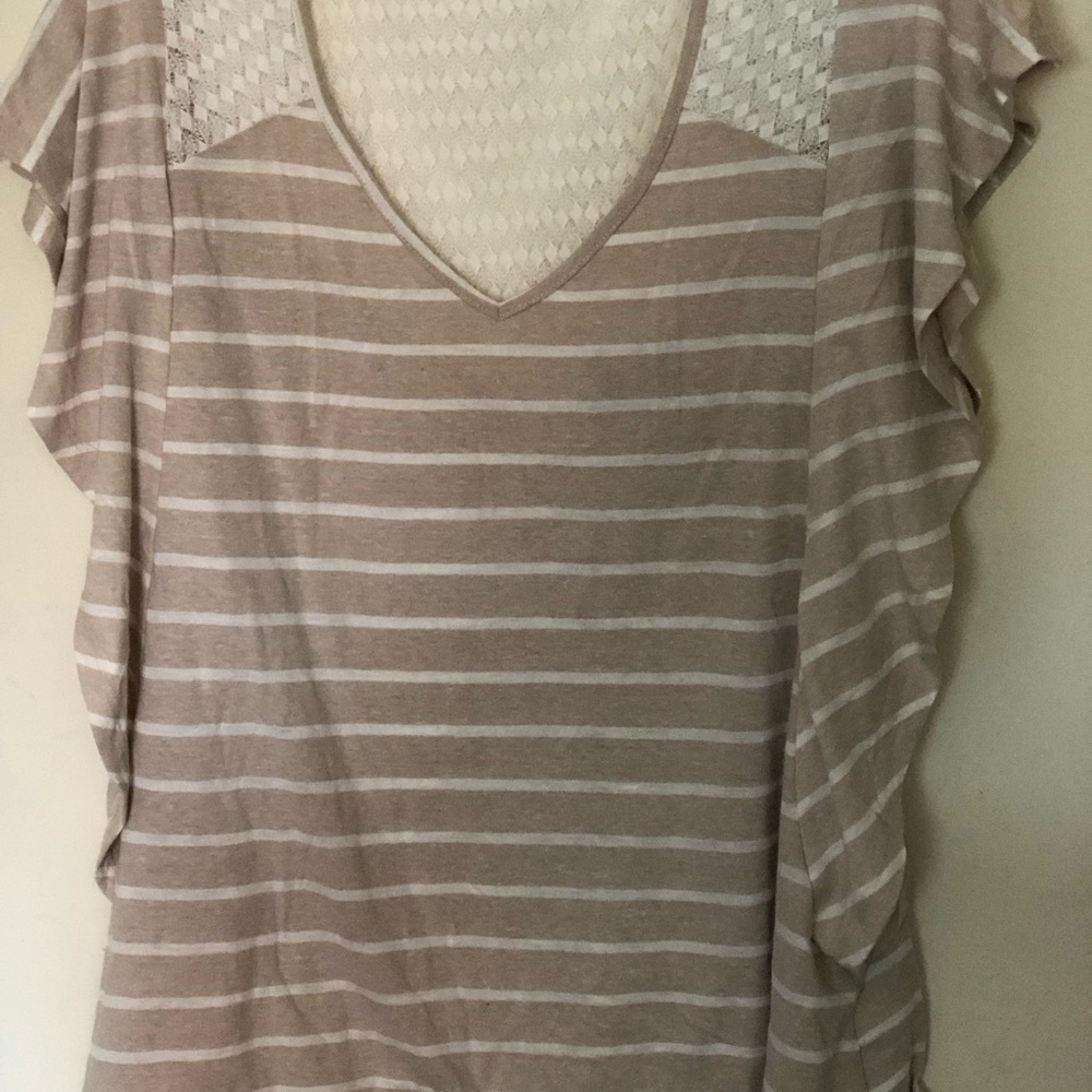 T-shirt with lace back and top of front